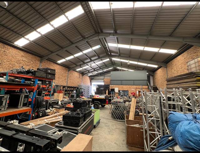 410M² WAREHOUSE TO LET IN STRIJDOMPARK